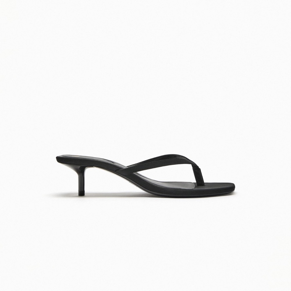 Black flip flop heel